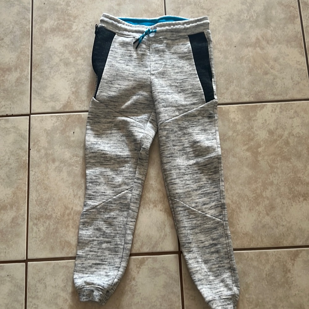 Urban pipeline Boys medium 10/12 jogger sweats with drawstring and pockets
